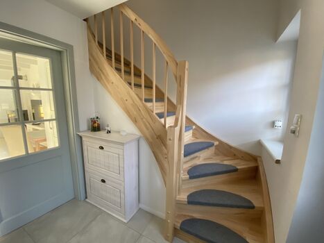 geschlossene Treppe mit Auflagen