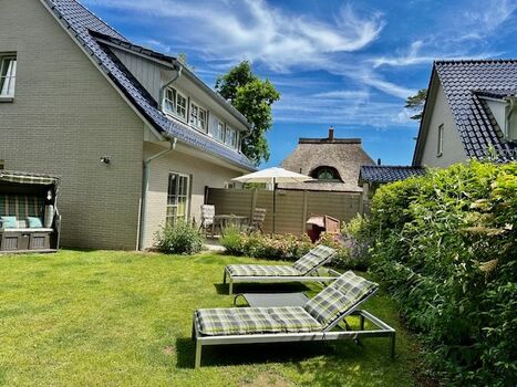 Sonnenliegen im Garten