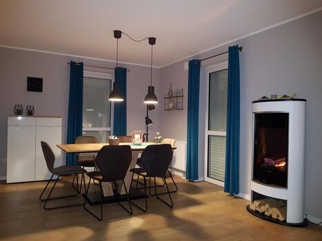 Essbereich mit Elektrokamin