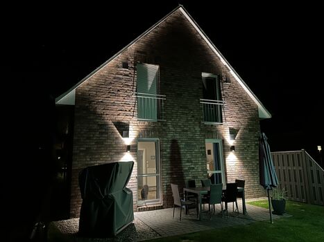 Gartenansicht bei Nacht