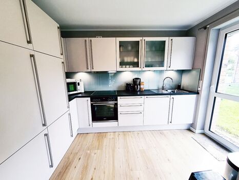 komplett ausgestattete Küche