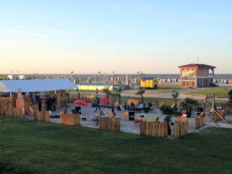 Am Strand wird Geselligkeit gelebt