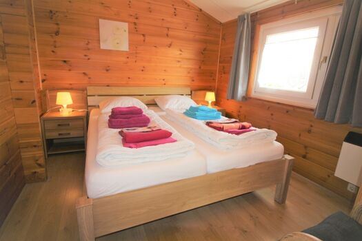 Schlafzimmer mit Doppelbett