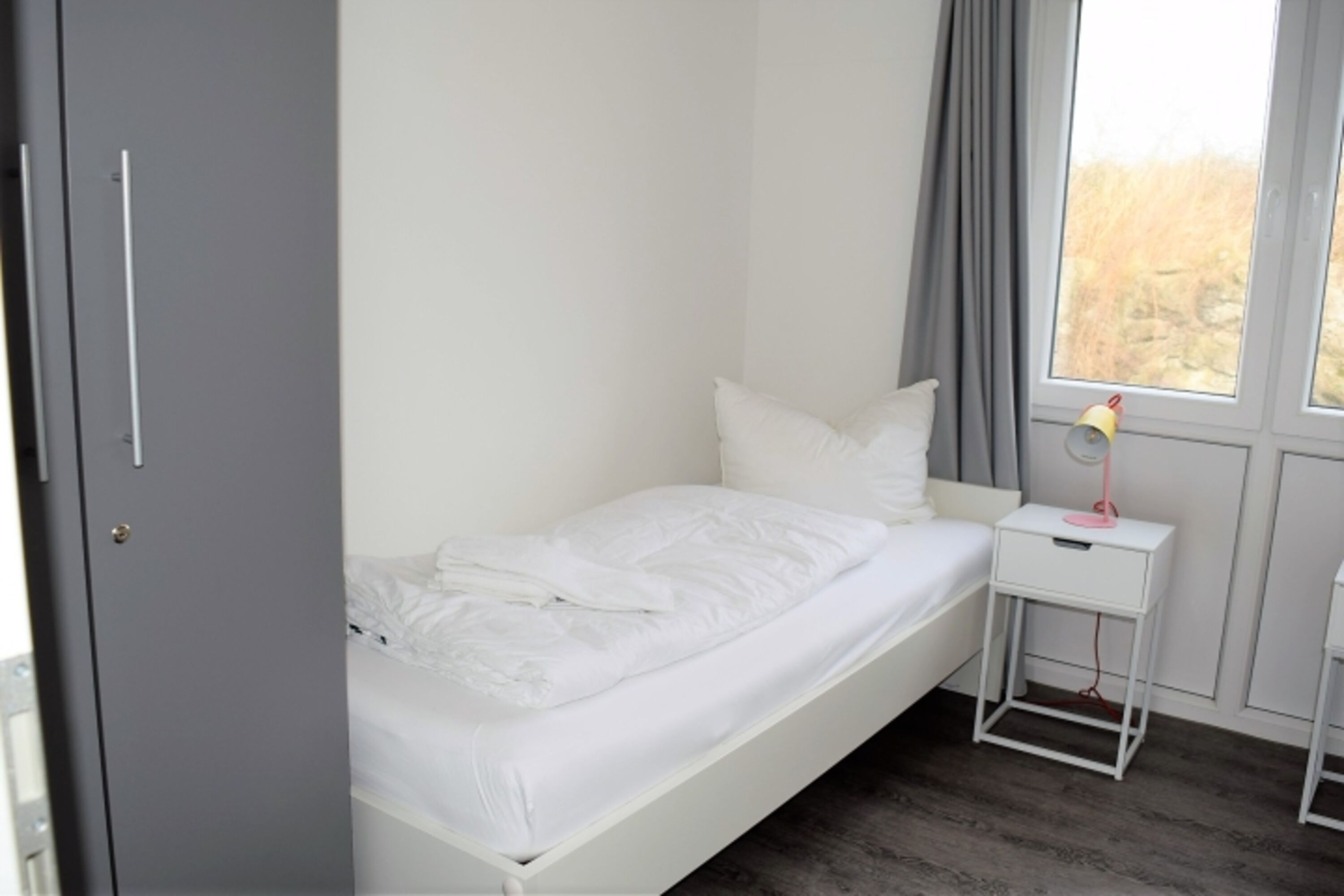 Kinder-/Jugendzimmer 1. OG, eine Seite
