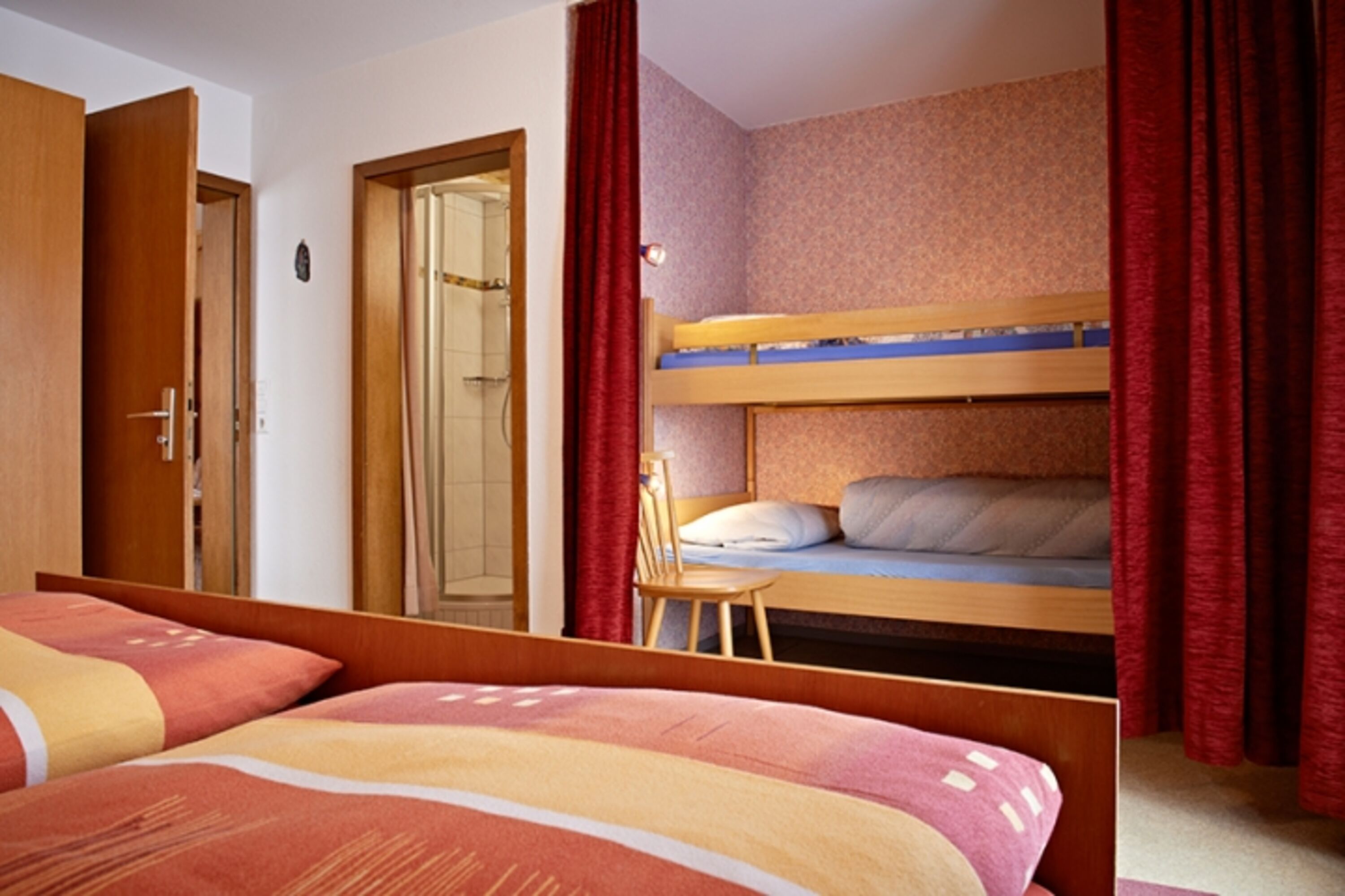 Schlafzimmer mit Etagenbetten in Fewo 3 4 5
