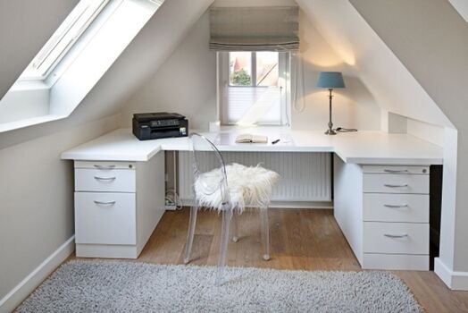 Schlafzimmer zwei im 1 OG Büro links