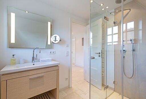 Badezimmer eins im 1 OG