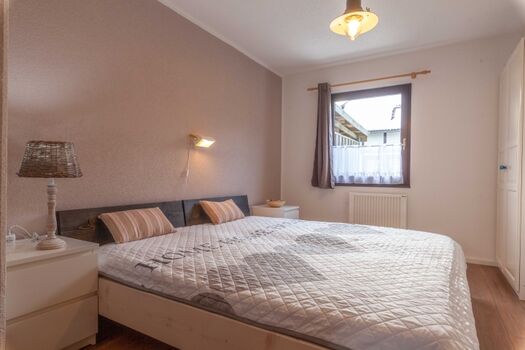 Schlafzimmer mit Doppelbett