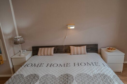 SZ mit zwei zusammenstellbaren Einzelbetten jeweils 90 x 200 cm