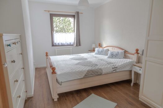 SZ mit Doppelbett (180 x 200 cm)