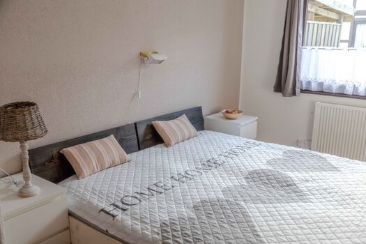 SZ mit zwei zusammenstellbaren Einzelbetten jeweils 90 x 200 cm