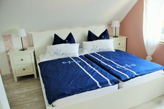 Schlafzimmer mit Doppelbett