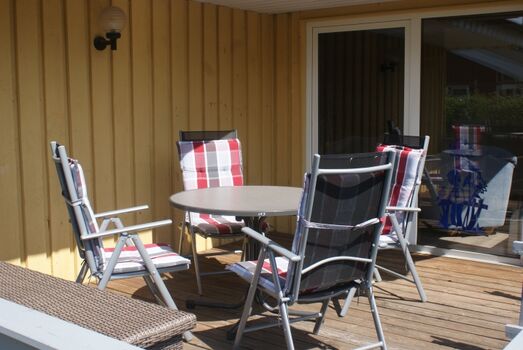 Terrasse mit Gartenmöbel