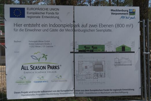 Bau-Info-Tafel - Indoorspielpark