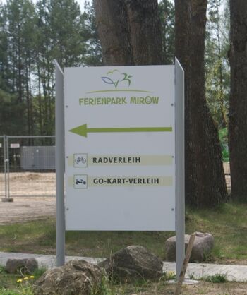 Wegweiser / Fahrrad- und Go-Kart-Verleih