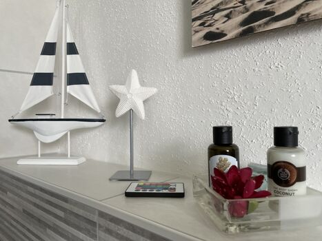 Bad mit Wanne und Doppelwschtisch im Obergeschoss