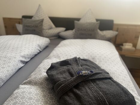 Schlafzimmer mit Doppelbett