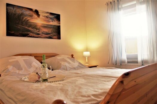 eingerichtetes Schlafzimmer