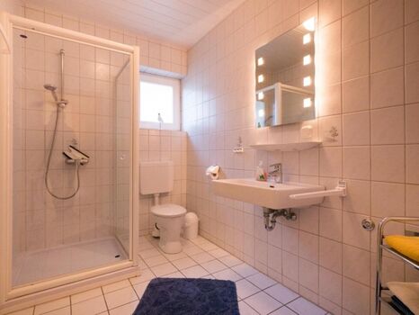 großzügiges Badezimmer