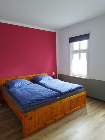 Schlafzimmer mit Doppelbett