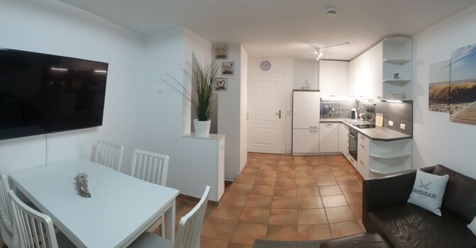 Essbereich mit Blick zur Küche