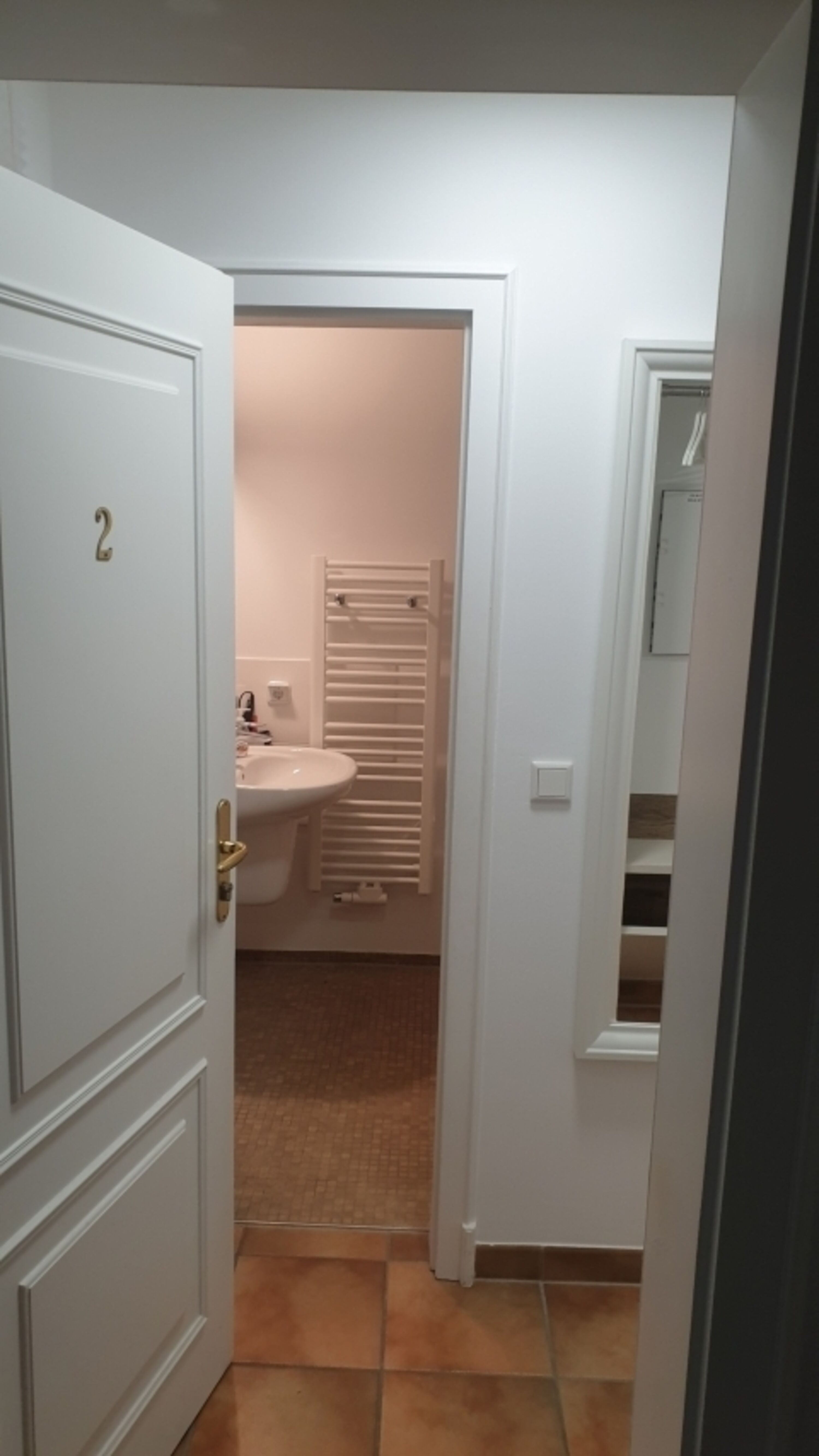 Eingang mit Blick zum WC / Dusche