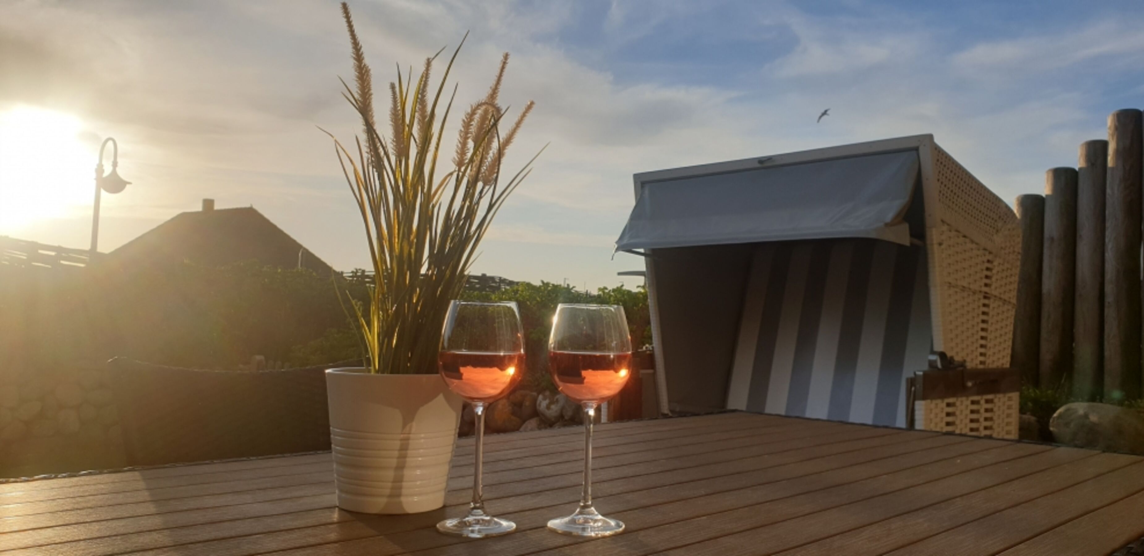 Terrasse mit Strandkorb