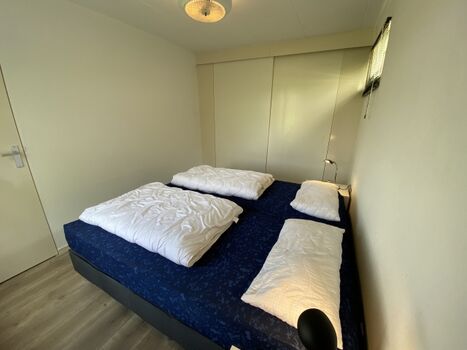 Schlafzimmer mit Doppelbett