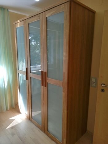 Kleiderschrank