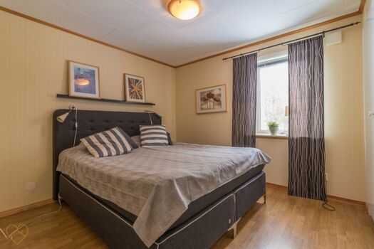 Schlafzimmer mit Doppelbett