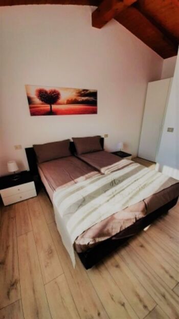 Schlafzimmer mit Doppelbett