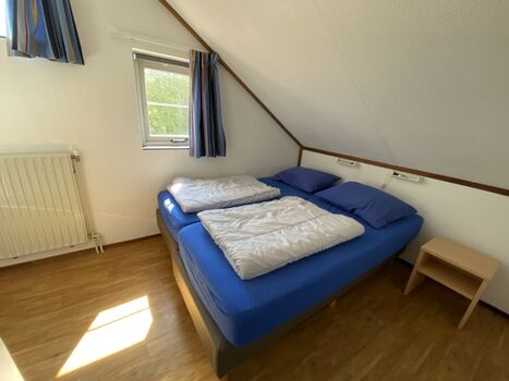 Schlafzimmer mit Doppelbett