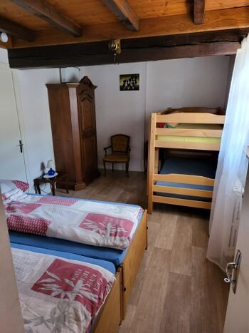 Zimmer 2, 1 Doppelbett und 1 Etagenbett