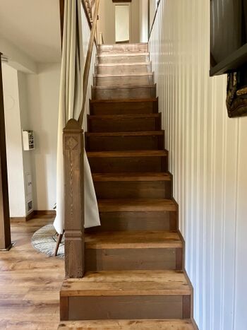 Treppe zum Obergeschoss 