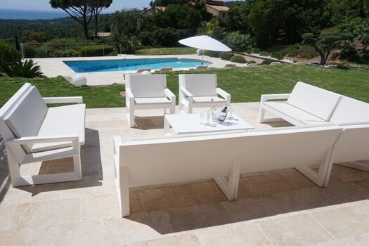 großzügige Terrassenanlage