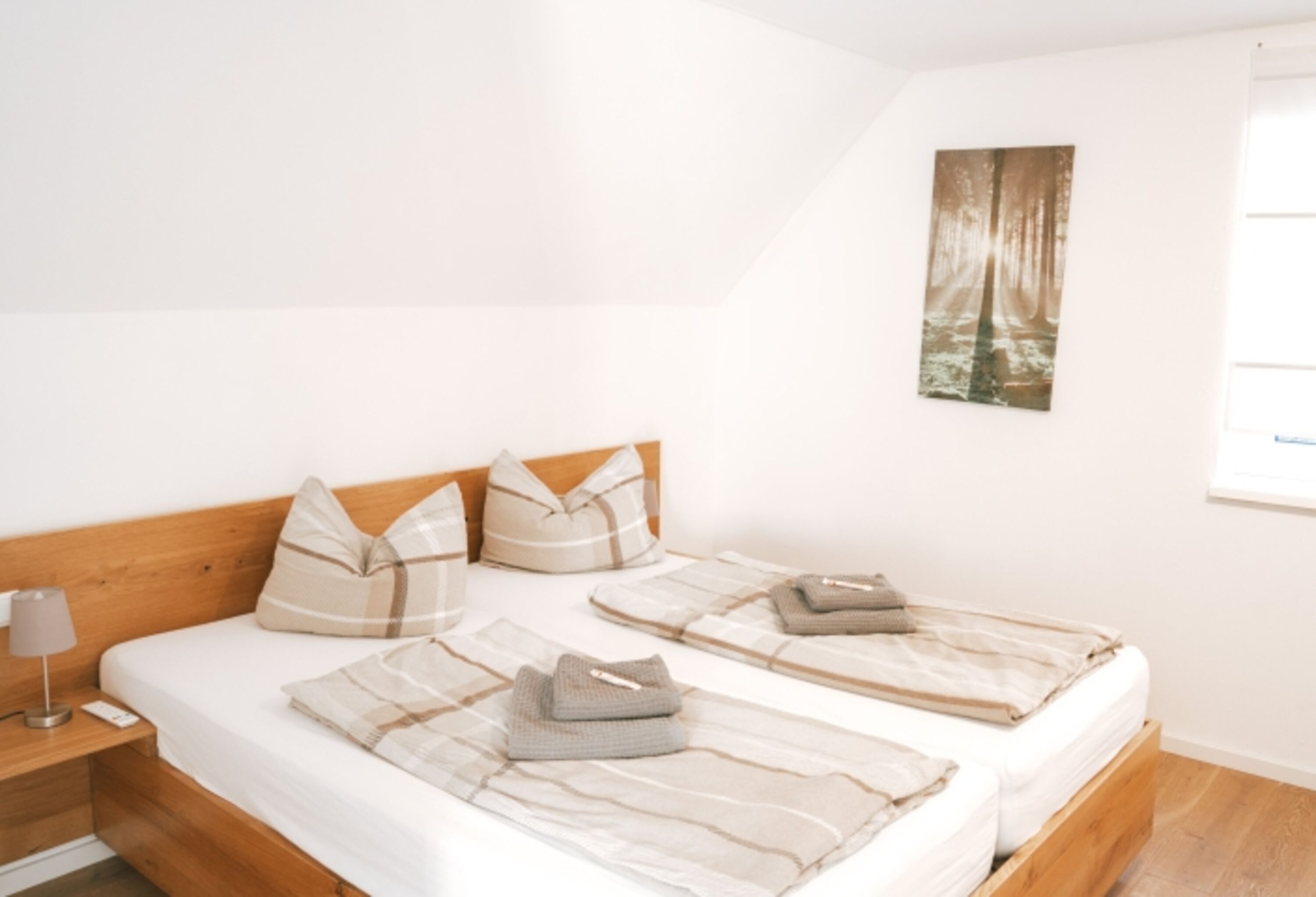 Schlafzimmer mit Doppelbett