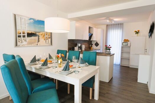 großzügiger Küchen- / Essbereich