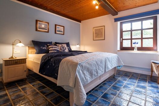 2tes Schlafzimmer mit Doppelbett