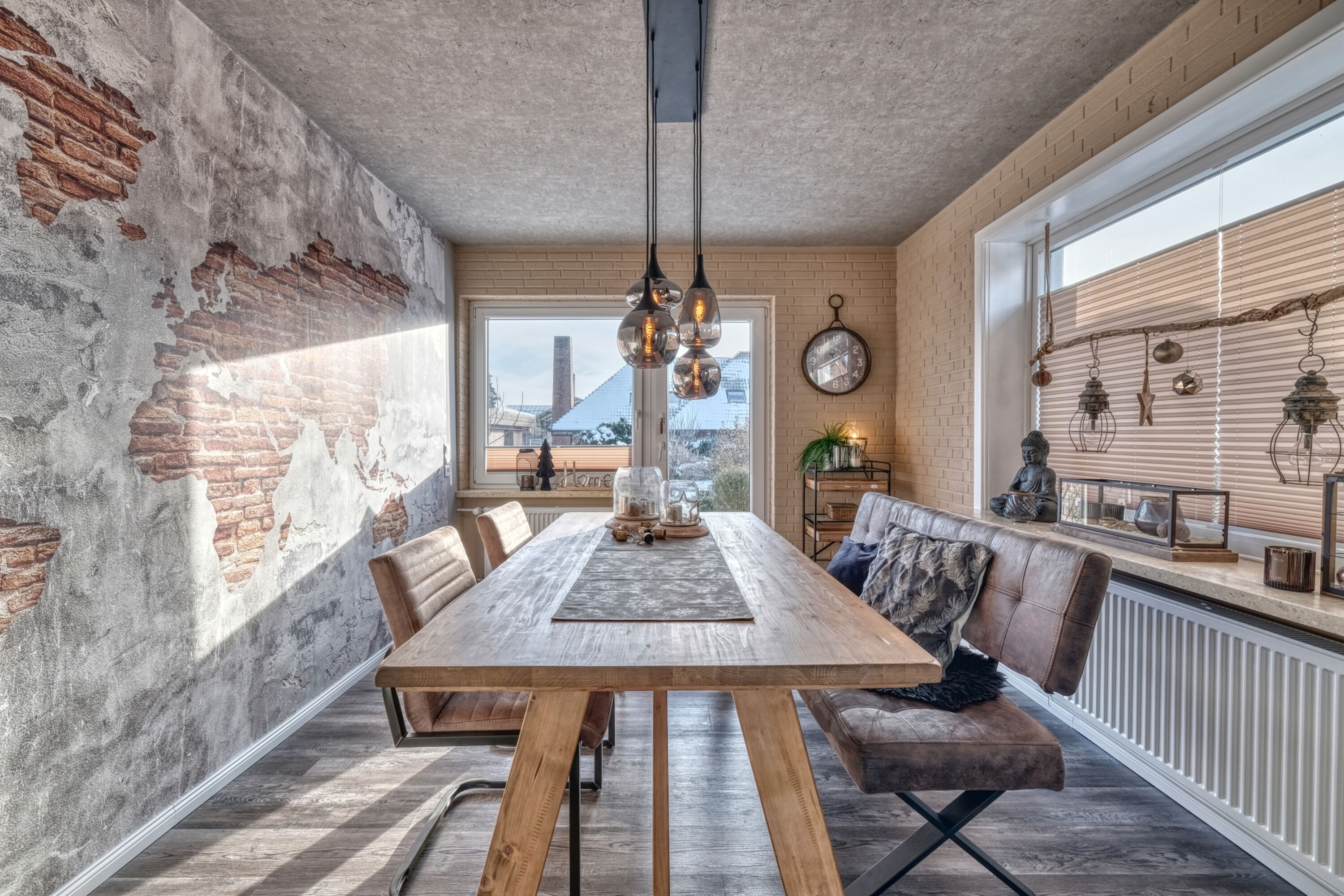 Essecke mit Blick auf die Terrasse