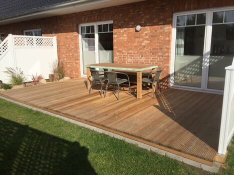 Südterrasse mit Webergrill 