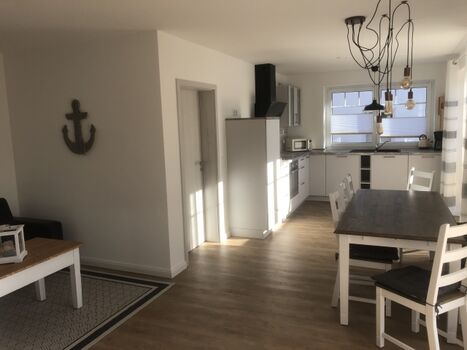 Große Wohnküche mit Terrassenzugang