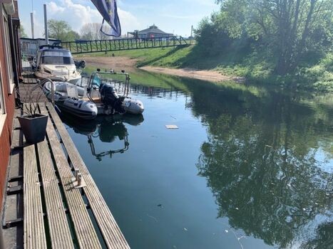 Ausblick von der Terrasse nach links