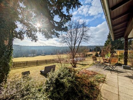 Blick in den Garten und Umgebung