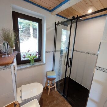 Bad mit großer Regendusche