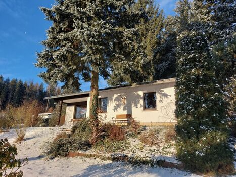 Hausansicht im Winter 