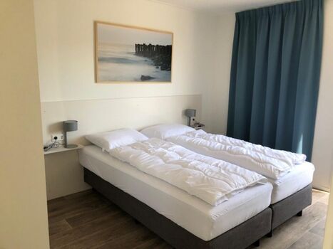 Schlafzimmer mit Doppelbett