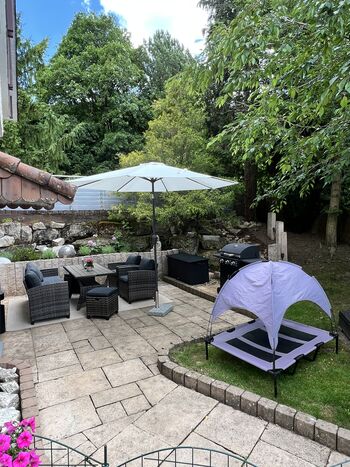 Garten, Stahlzaun fest verankert, ca. 1 m hoch