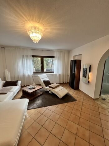 Wohn-/Schlafraum mit Blick zum Garten