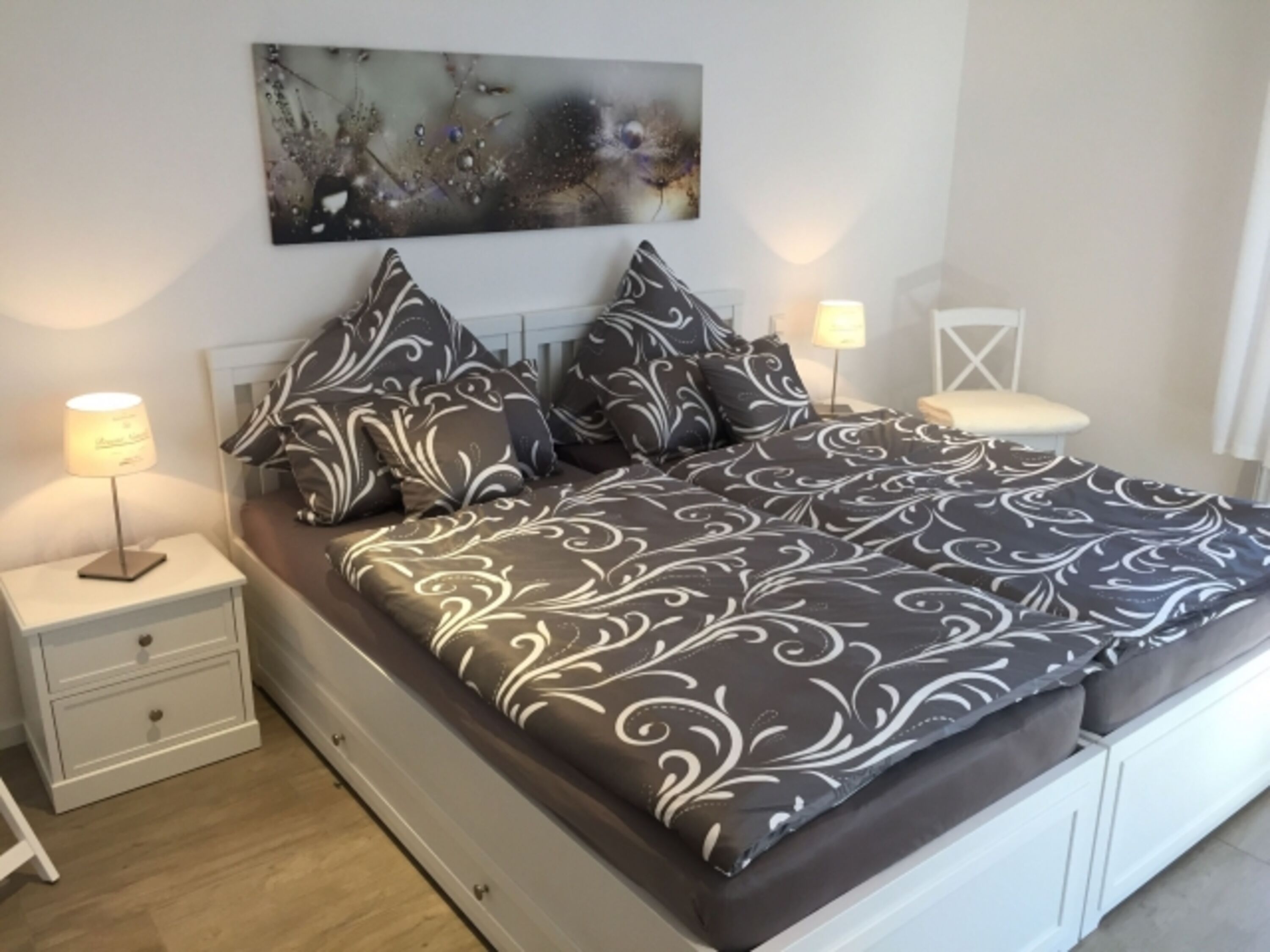 Schlafzimmer mit Doppelbett