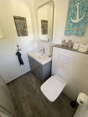 Gäste WC mit großem Waschtisch 